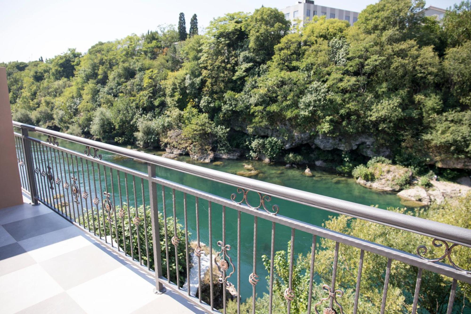 Kovac Riverfront Apartments موستار المظهر الخارجي الصورة